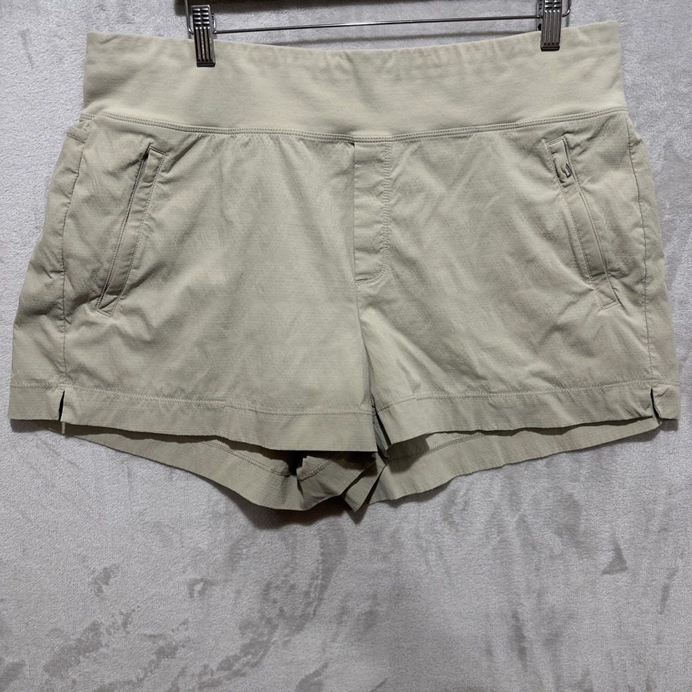 Athleta Trekkie North Short Women's Size 18 Beige/Tan